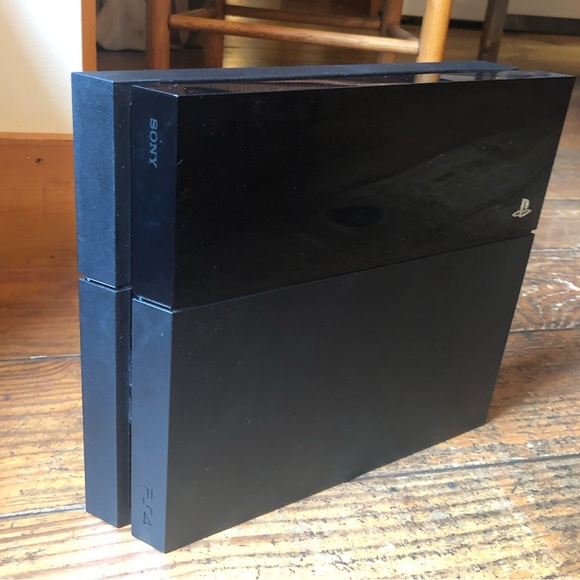 PlayStation 4 Console w/ Controller - Picture 7 of 8